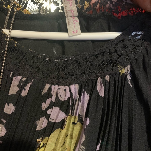 Free people dress， lace bow design by the side - Picture 3 of 3